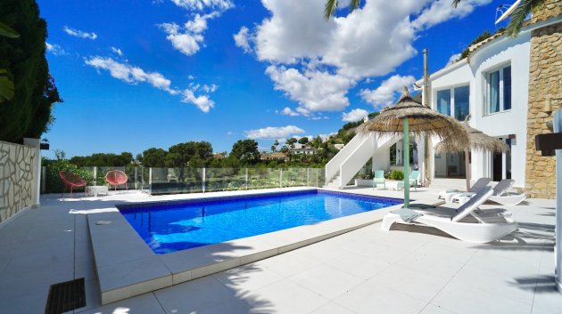 Resale - Villa -
Moraira - Benimeit