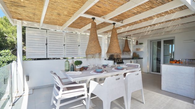 Resale - Villa -
Moraira - Benimeit