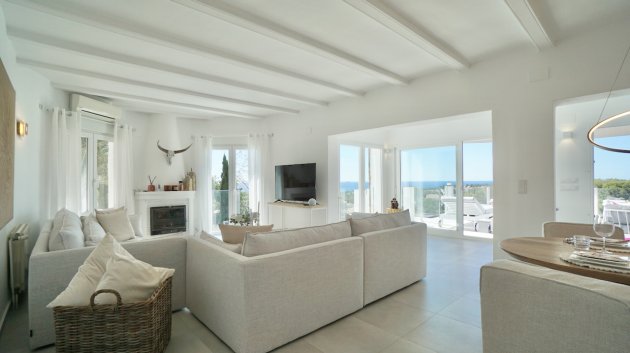 Resale - Villa -
Moraira - Benimeit