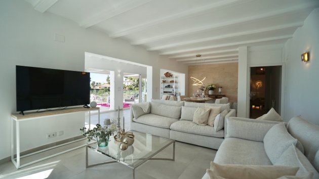 Resale - Villa -
Moraira - Benimeit