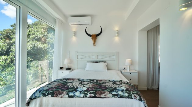 Resale - Villa -
Moraira - Benimeit