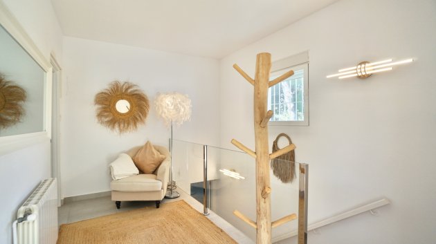 Resale - Villa -
Moraira - Benimeit