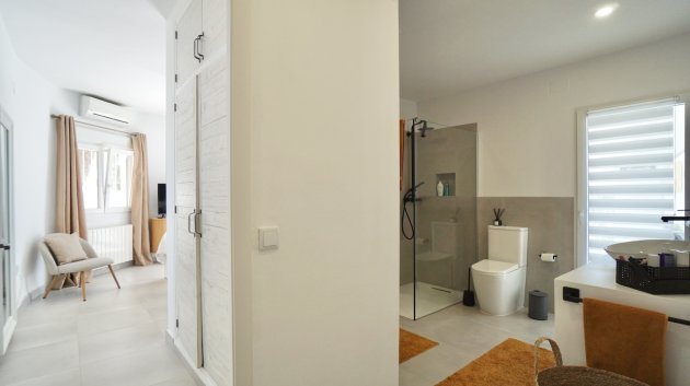Resale - Villa -
Moraira - Benimeit