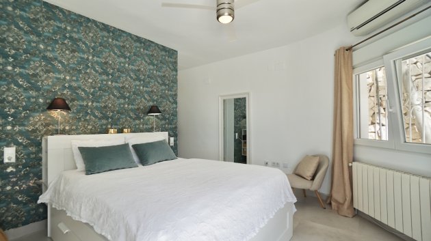 Resale - Villa -
Moraira - Benimeit