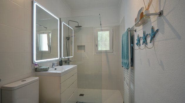 Resale - Villa -
Moraira - Benimeit