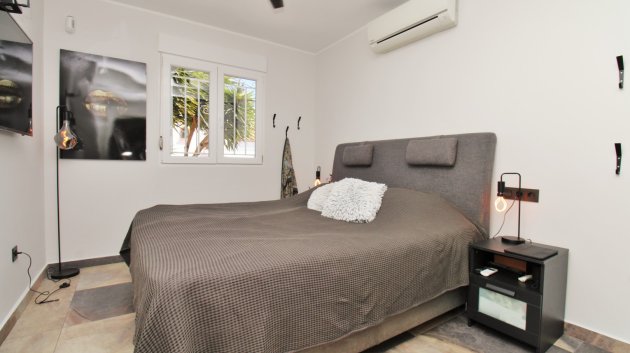 Resale - Villa -
Villamartín - Las Violetas