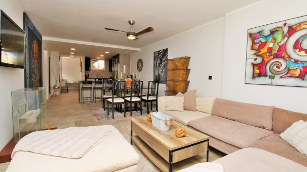 Resale - Villa -
Villamartín - Las Violetas