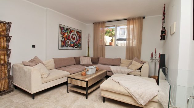 Resale - Villa -
Villamartín - Las Violetas