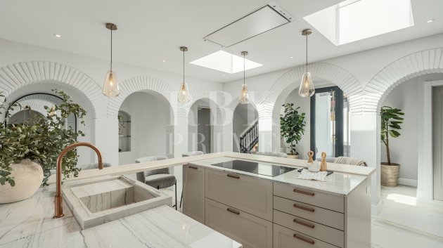 Resale - Villa -
Marbella