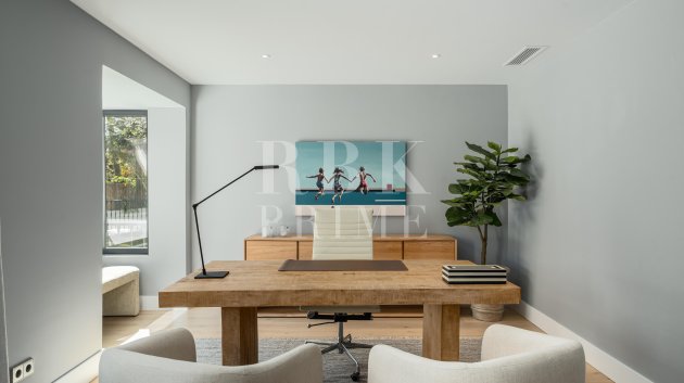 Resale - Villa -
Marbella