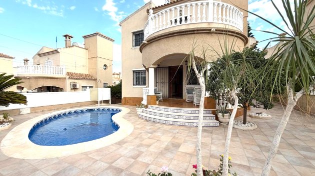 Resale - Villa -
Orihuela Costa - Villamartín