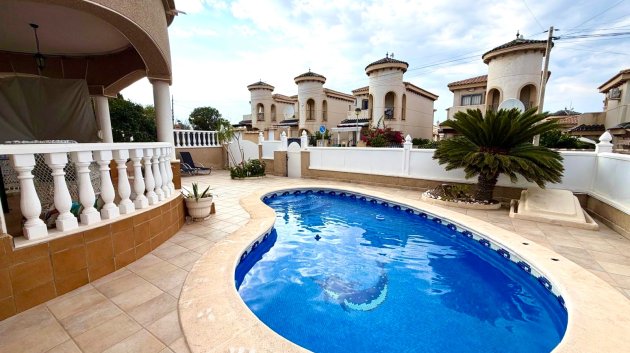 Resale - Villa -
Orihuela Costa - Villamartín