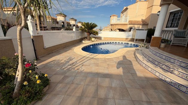 Resale - Villa -
Orihuela Costa - Villamartín