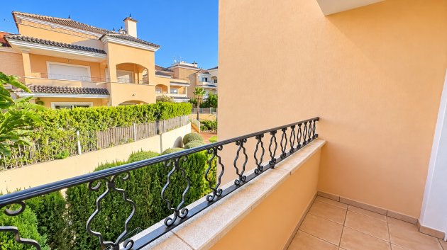 Resale - Apartments -
Altaona Golf and Country Village - Altaona Golf - Country Village