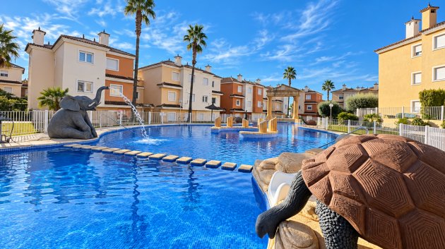 Resale - Apartments -
Altaona Golf and Country Village - Altaona Golf - Country Village
