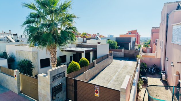 Reventa - Chalets -
Los Montesinos - La Herrada