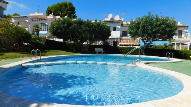 Reventa - Adosado -
Torrevieja - Lago Jardin