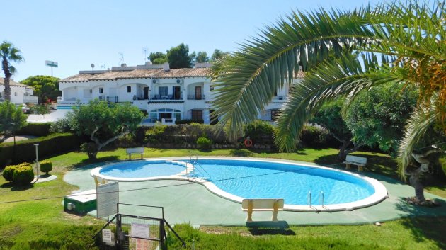 Reventa - Adosado -
Torrevieja - Lago Jardin