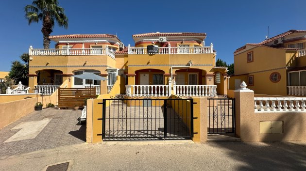Reventa - Adosado -
Orihuela Costa - La Regia