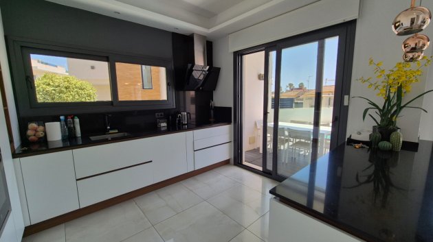 Reventa - Chalets -
Torrevieja - Costa Blanca