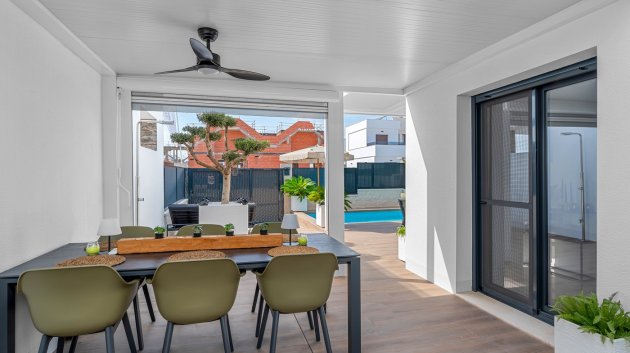 Revente - Villa -
Orihuela Costa - Orihuela