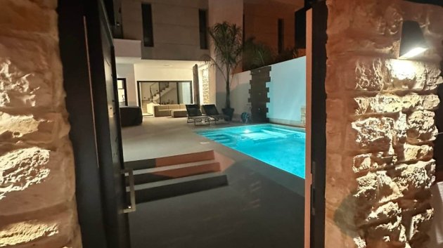 Resale - Villa -
Dolores