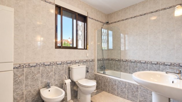 Reventa - Adosado -
Torrevieja