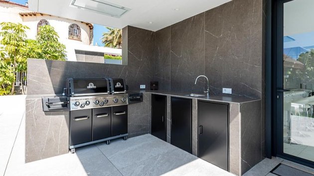 Obra nueva - Chalets -
Calpe