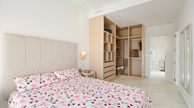 Obra nueva - Chalets -
Polop