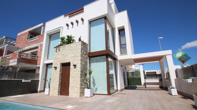 Obra nueva - Chalets -
Playa Paraiso