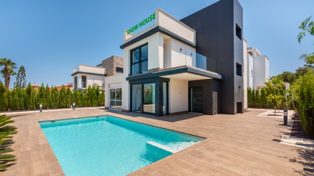 Obra nueva - Chalets -
Playa Paraiso