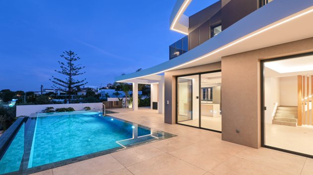 Obra nueva - Chalets -
Benissa