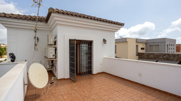 Reventa - Chalets -
Los Montesinos - La Herrada