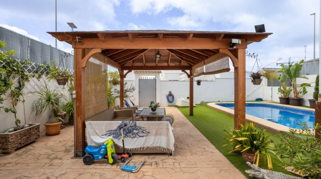 Reventa - Chalets -
Los Montesinos - La Herrada