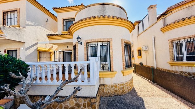 Reventa - Chalets -
Los Montesinos - La Herrada