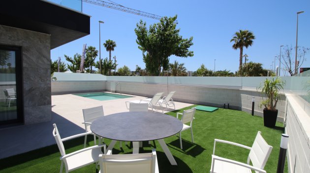 Obra nueva - Chalets -
Pilar de la Horadada