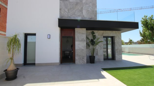 Obra nueva - Chalets -
Pilar de la Horadada