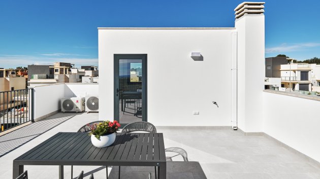 Obra nueva - Chalets -
San Miguel de Salinas