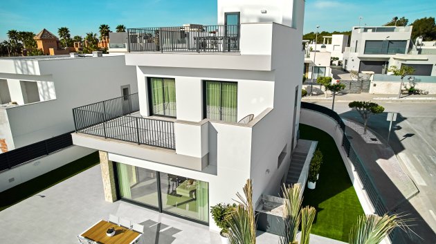 Obra nueva - Chalets -
San Miguel de Salinas