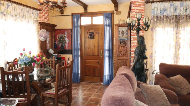 Resale - Villa -
Daya Nueva