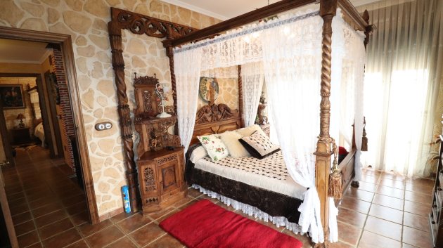 Resale - Villa -
Daya Nueva