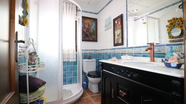 Resale - Villa -
Daya Nueva