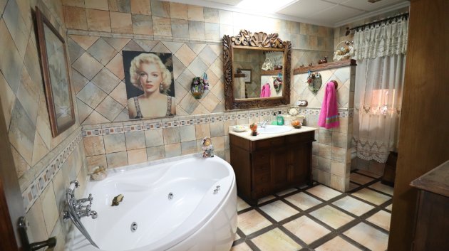 Resale - Villa -
Daya Nueva