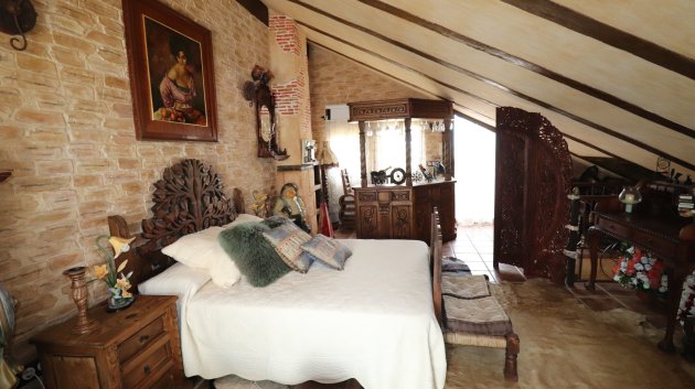 Resale - Villa -
Daya Nueva