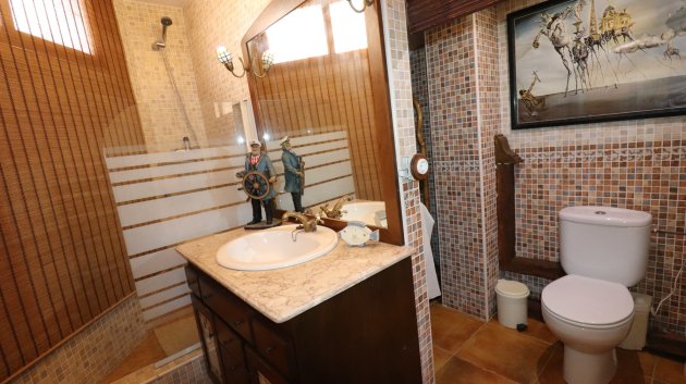 Resale - Villa -
Daya Nueva