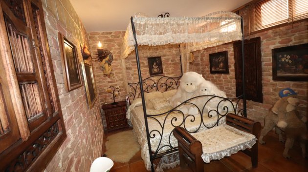 Resale - Villa -
Daya Nueva