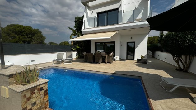Resale - Villa -
Pilar de la Horadada