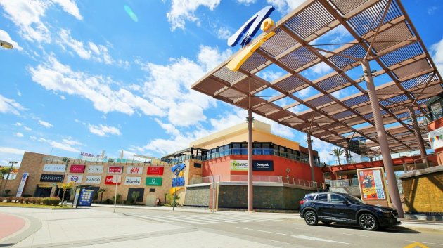 Resale - Townhouse -
Villamartín
