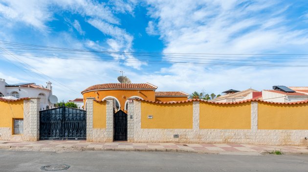 Resale - Villa -
Ciudad Quesada