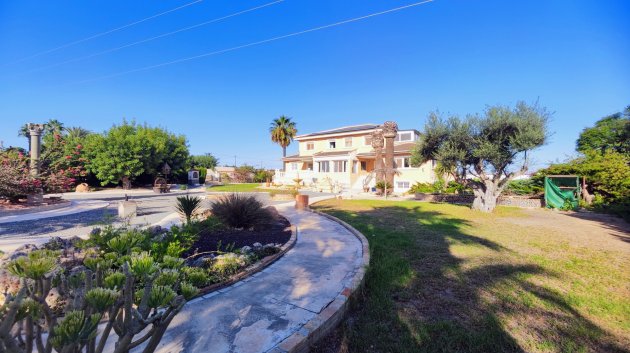 Resale - Villa -
San Miguel de Salinas